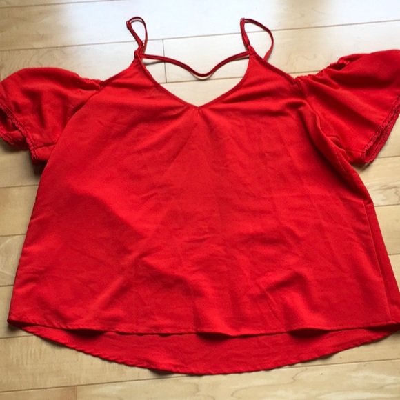 Open shoulder top with adjustable straps - Picture 4 of 6